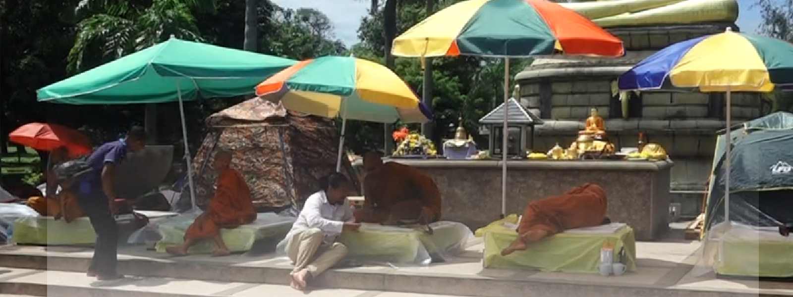 විහාරමහාදේවී උද්‍යානයේ සිටින පිරිසට කළ නියෝගය
